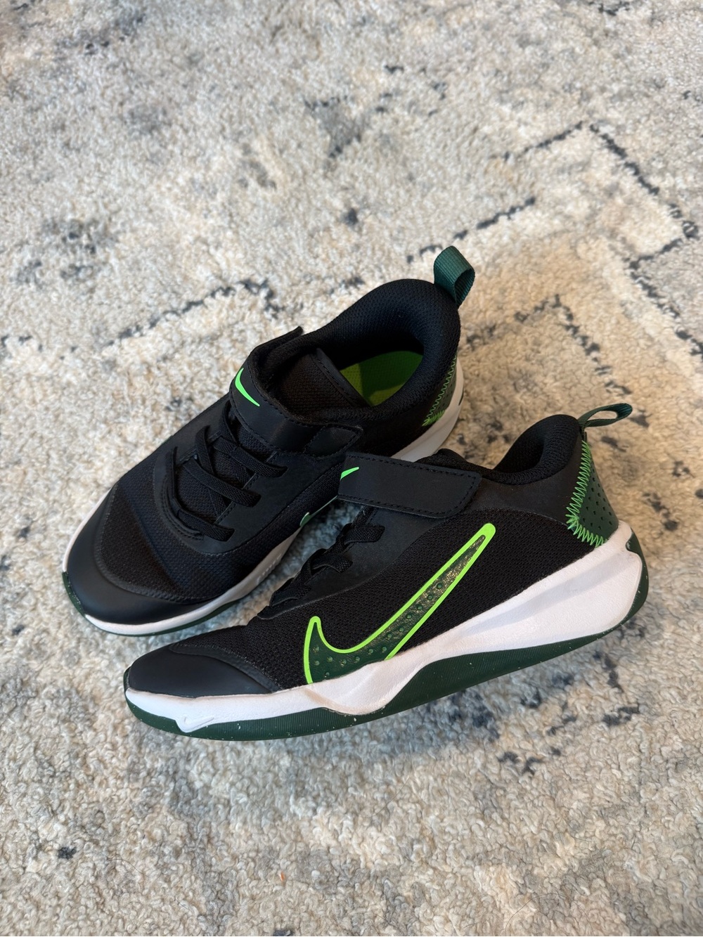 Nike Omni Multi-Court little kids 1.5